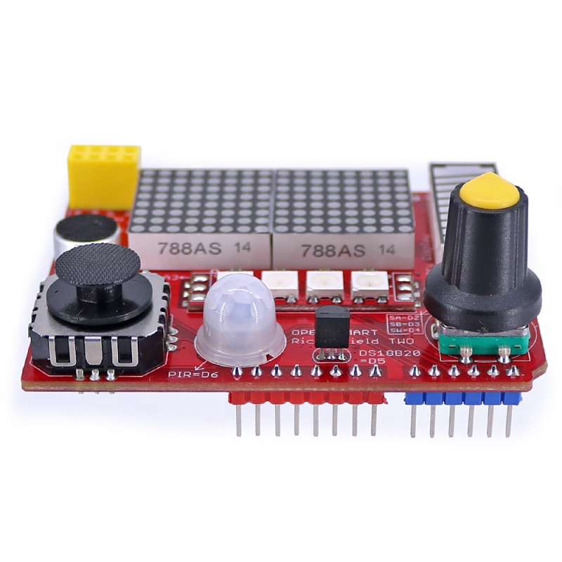 Shield monté sur Arduino avec affichage LED et joystick visible